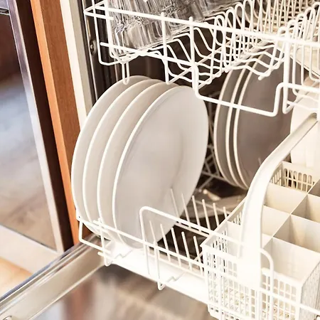 Three Bedroom Flat Near Train Station 아파트 코모