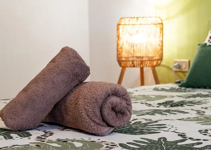 아파트 Three Bedroom Flat Near Train Station 코모