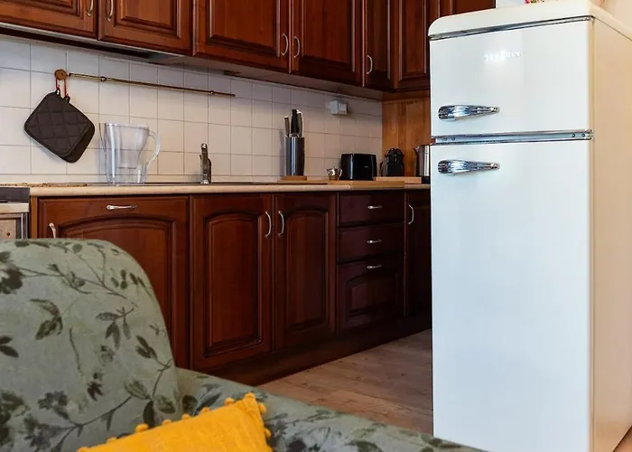 아파트 Three Bedroom Flat Near Train Station