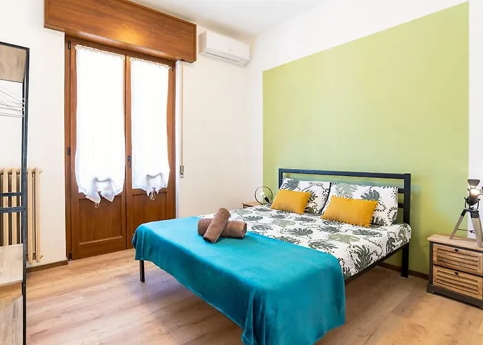 아파트 Three Bedroom Flat Near Train Station *