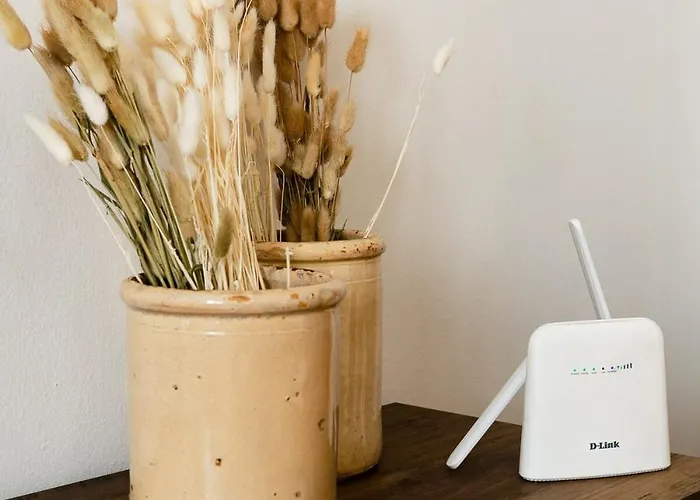 Three Bedroom Flat Near Train Station 아파트 *