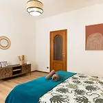 Appartement Three Bedroom Flat Near Train Station *