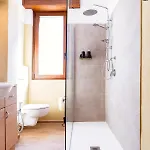 Three Bedroom Flat Near Train Station *