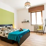 Appartement Three Bedroom Flat Near Train Station Côme