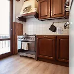 Appartement Three Bedroom Flat Near Train Station