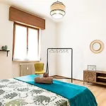 Appartement Three Bedroom Flat Near Train Station *