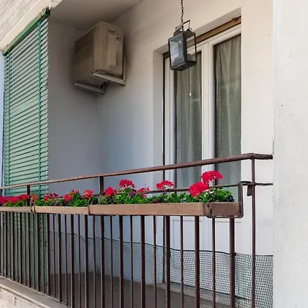 Three Bedroom Flat Near Train Station Apartmán Como