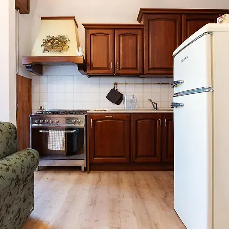 Three Bedroom Flat Near Train Station Apartmán