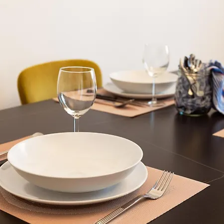 Three Bedroom Flat Near Train Station 科莫