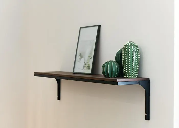 Three Bedroom Flat Near Train Station