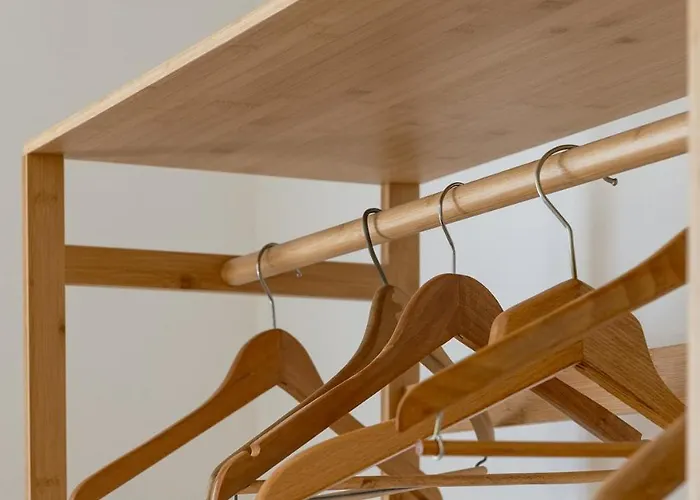 Apartment Three Bedroom Flat Near Train Station