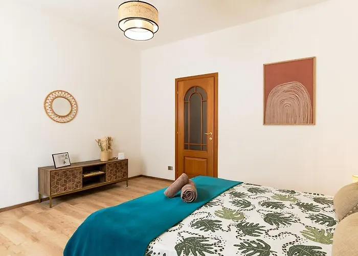 Apartmán Three Bedroom Flat Near Train Station *