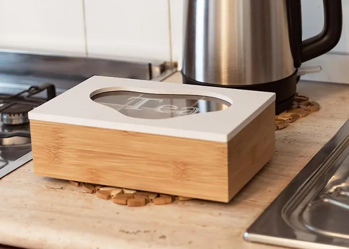 Three Bedroom Flat Near Train Station