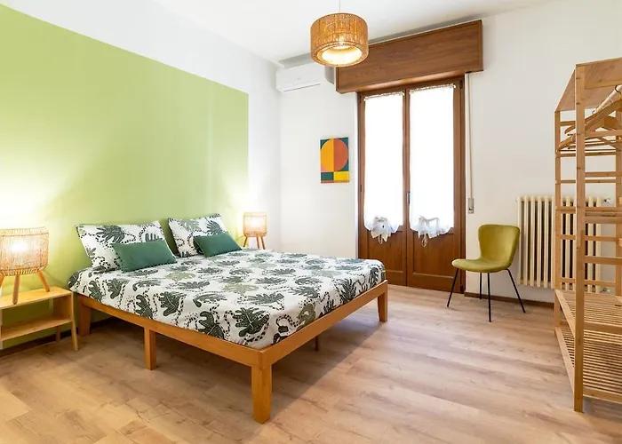 Apartment Three Bedroom Flat Near Train Station *