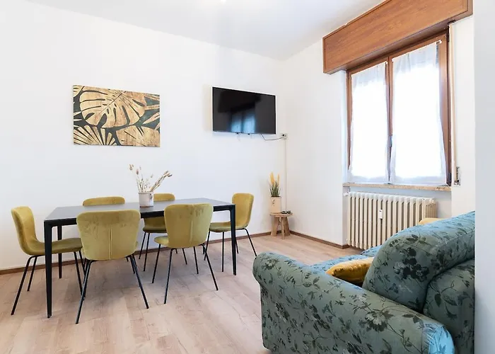 Three Bedroom Flat Near Train Station