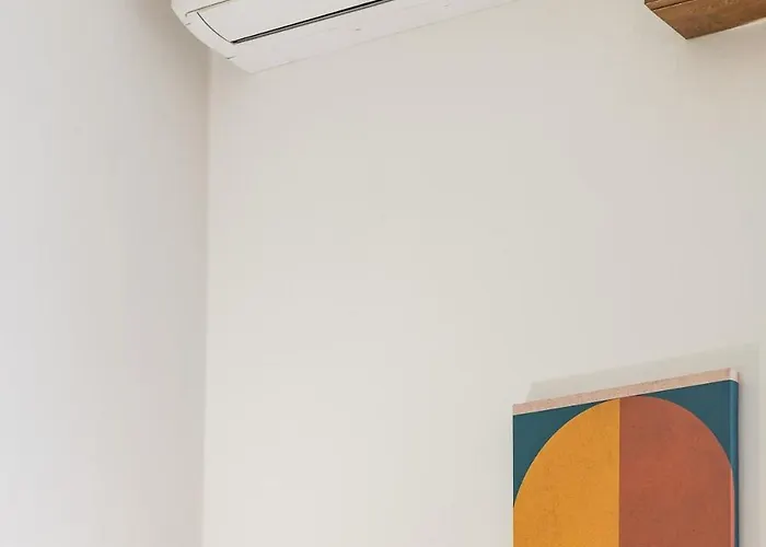 Three Bedroom Flat Near Train Station Lejlighed