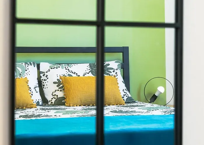 Three Bedroom Flat Near Train Station Apartmán *