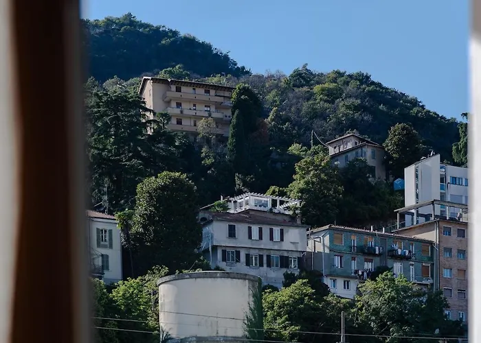 Three Bedroom Flat Near Train Station Lejlighed