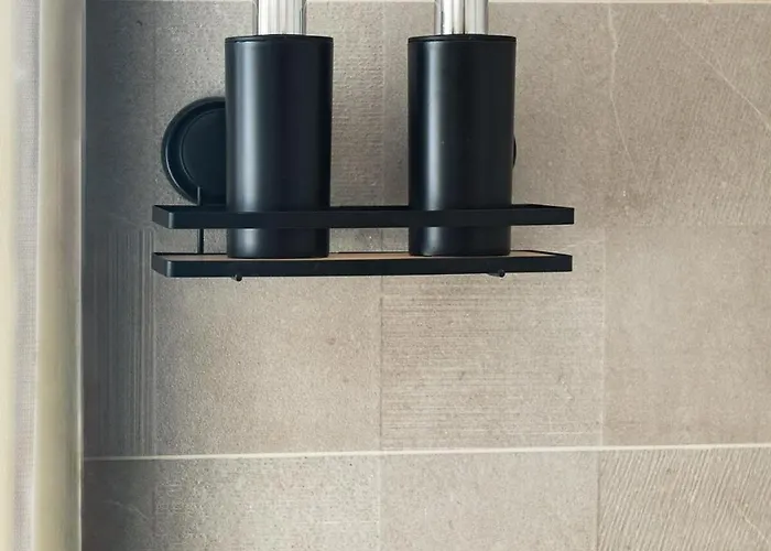 Three Bedroom Flat Near Train Station