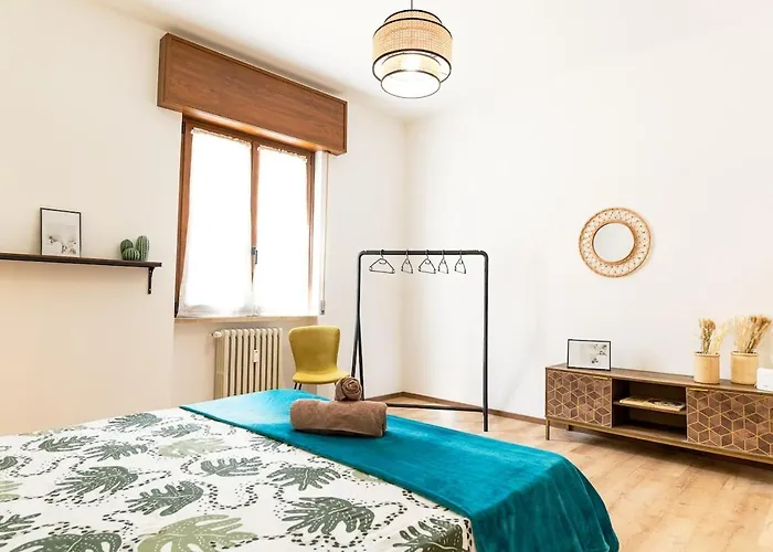 Apartment Three Bedroom Flat Near Train Station *