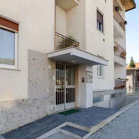 Three Bedroom Flat Near Train Station Διαμέρισμα *