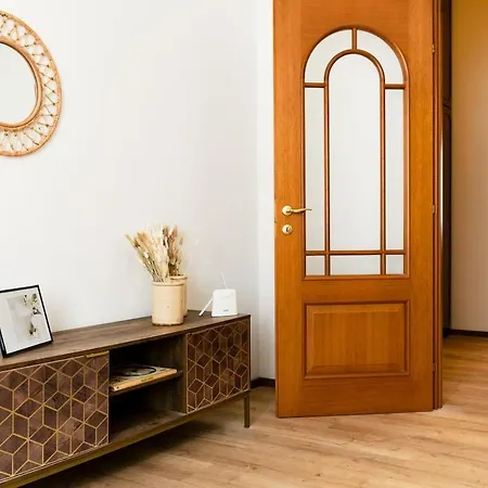 Three Bedroom Flat Near Train Station Διαμέρισμα