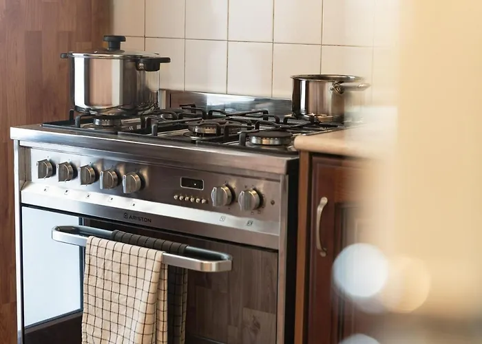 Three Bedroom Flat Near Train Station Комо