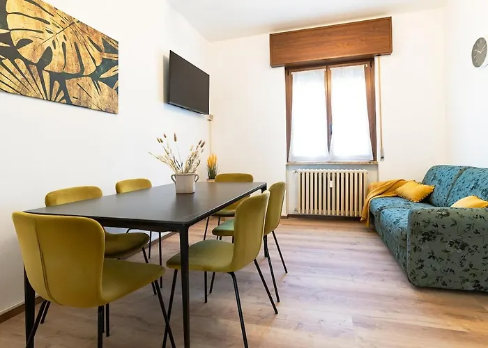 Апартаменты Three Bedroom Flat Near Train Station Комо