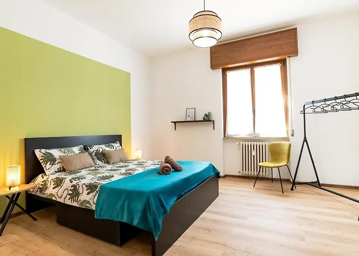 Апартаменты Three Bedroom Flat Near Train Station Комо