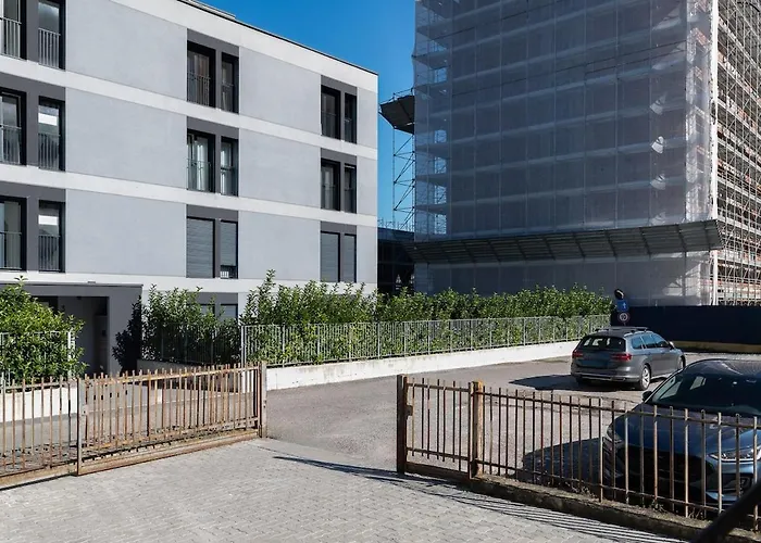 Three Bedroom Flat Near Train Station Апартаменты Комо
